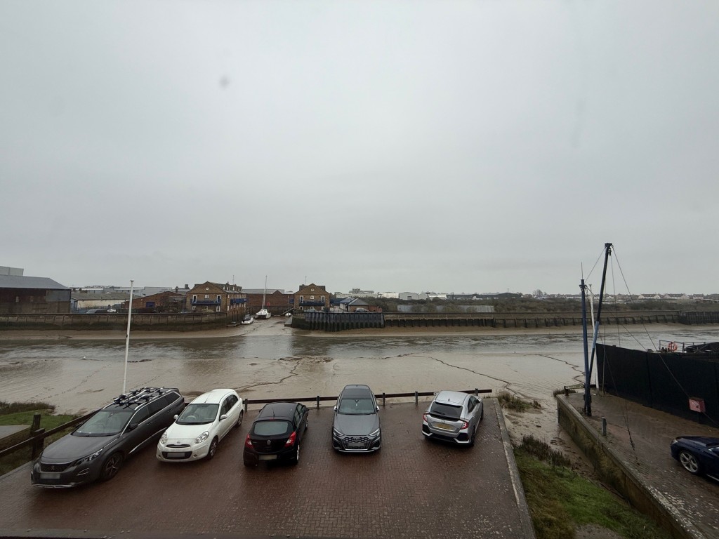 Lot: 18 - MIXED USE PREMISES WITH POTENTIAL ON QUAYSIDE - View from the balcony over the River Blackwater